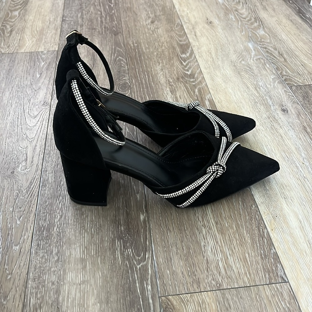 NWOB Unbranded suede rhinestone sandals size 38